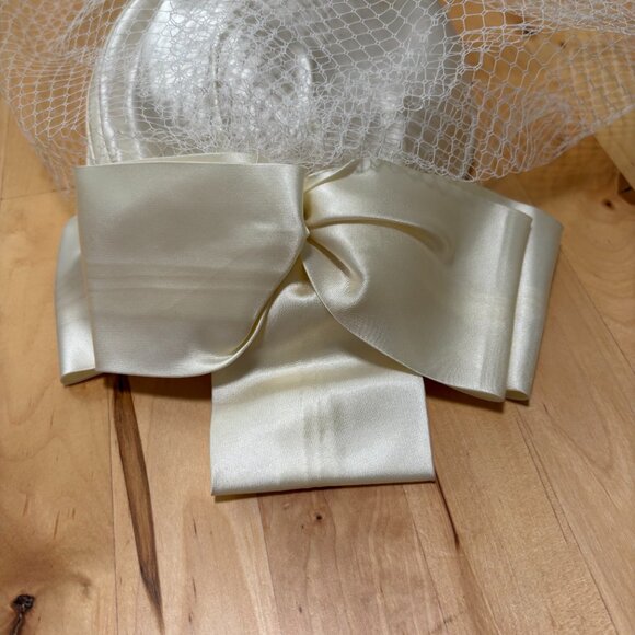 Vintage Hat with Veil and Bow - Cream - Picture 6 of 7